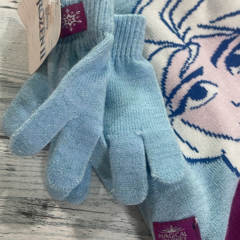Disney Frozen II Elsa Winter Hat & Glove Set OSFM NWT - Picture 6 of 7
